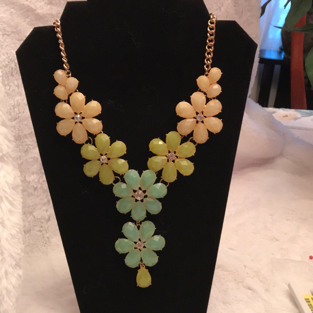 Spring Floral Necklace And Earrings Set 8$